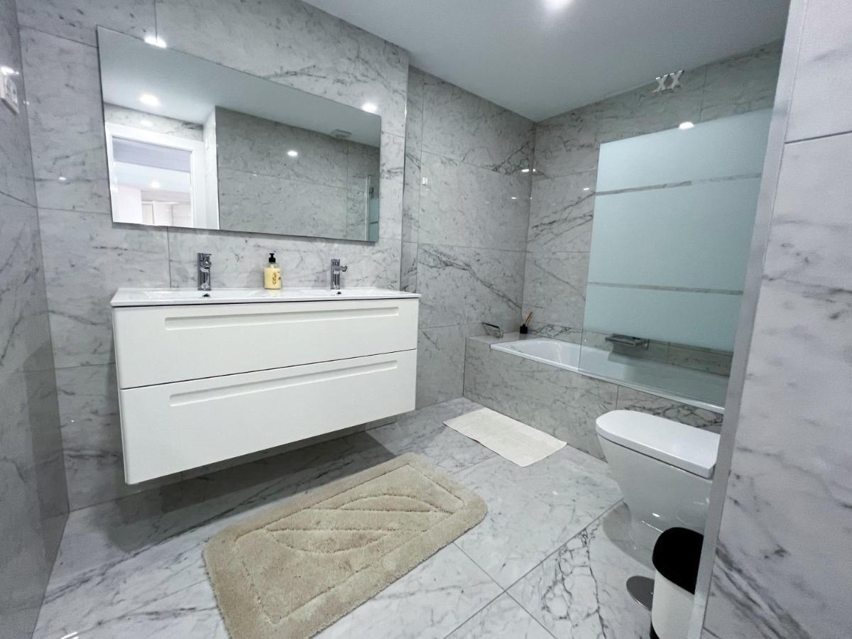 Luxury Three Bedroom Apartment At Estepona Zewnętrze zdjęcie